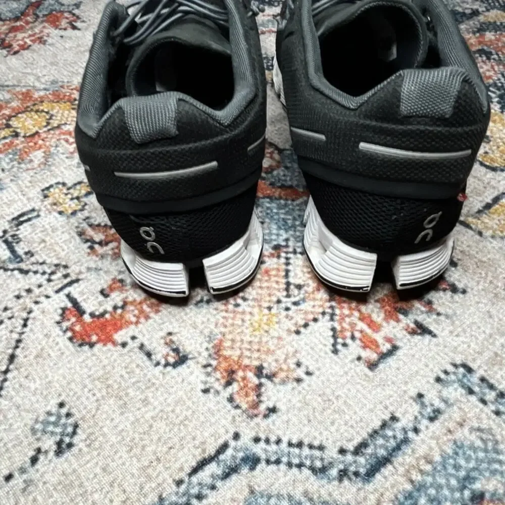On Cloud Running Women’s Black/White Sneakers CloudTec Size 8.5